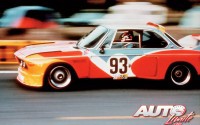 El coche dibujado por Calder (dorsal nº 93) fue uno de los protagonistas más reseñados y fotografiados en las 24 Horas de Le Mans de 1975 pues nunca antes se había hecho nada igual. Una “obra de arte” inscrito en la parrilla de una prueba como Le Mans parecía algo inimaginable hasta entonces.