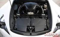 El motor V10 4.8 ha sido desarrollado exclusivamente para el Lexus LFA. Desarrolla 560 CV a 8.700 rpm y cuenta con tecnología propia de un coche de competición, para ofrecer las máximas prestaciones: admisión y escape variables, distribución variable inteligente (VVT-i), válvulas de titanio, materiales de baja fricción, pistones de aluminio forjado, culatas de aleación de magnesio, inyectores de doce orificios...
