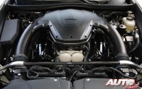 El motor V10 4.8 ha sido desarrollado exclusivamente para el Lexus LFA. Desarrolla 560 CV a 8.700 rpm y cuenta con tecnología propia de un coche de competición para ofrecer las máximas prestaciones: admisión y escape variables, distribución variable inteligente (VVT-i), válvulas de titanio, materiales de baja fricción, pistones de aluminio forjado, culatas de aleación de magnesio, inyectores de doce orificios...