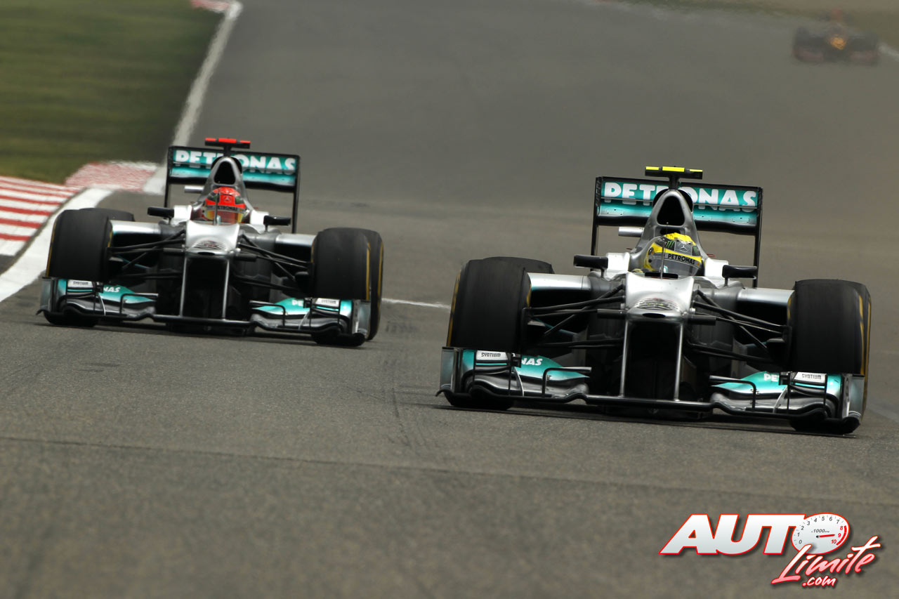 Nico Rosberg, Michael Schumacher y Mercedes-Benz fueron el equipo a batir en el Gran Premio de China de 2012, obteniendo Rosberg su primera victoria en un Gran Premio de Fórmula 1.