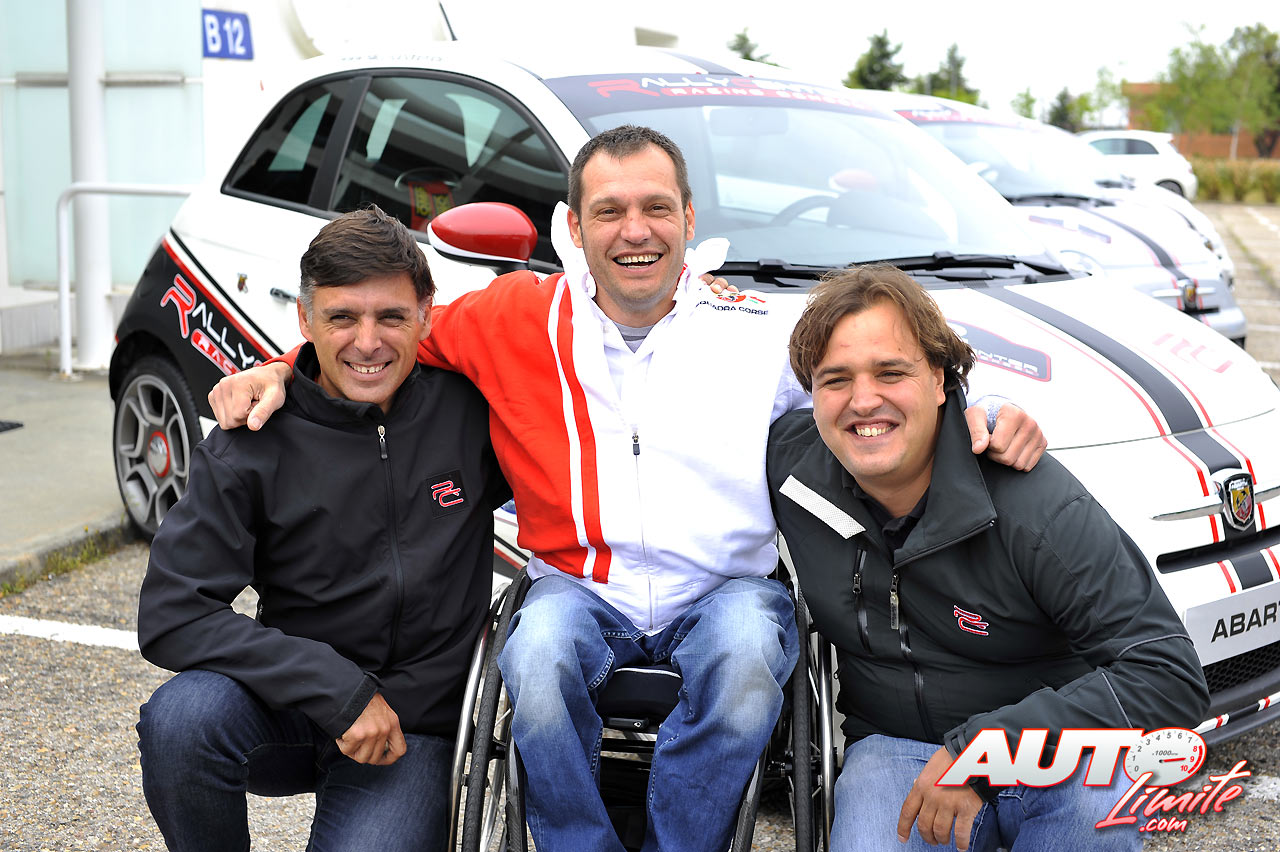 De izquierda a derecha: Lucas Cruz (copiloto campeón del Rally Dakar), Albert Llovera (piloto oficial de Abarth) y Oscar Fuertes (director del Rally Center y piloto Campeón de España de Rallys de Tierra en 2011).