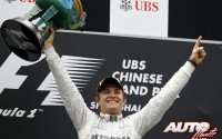 Nico Rosberg ha obtenido su primera victoria en Fórmula 1 en el Gran Premio de China de 2012. El piloto alemán salía desde la "pole position" y lideró la carrera desde la primera vuelta.