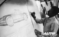 Ferdinand Alexander Porsche trabajando en el diseño del Porsche 904 Carrera GTS en 1963.