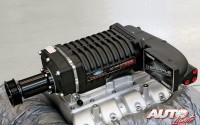 El compresor volumétrico "Whipple 4.0 litros" con doble rotor del Shelby GT500 Cobra es capaz de ofrecer una presión de sobrealimentación de 2,1 bar y girar hasta 18.000 rpm.