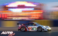 Porsche 911 GT3 RSR del equipo Flying Lizard Motorsport, pilotado por Marco Holzer, Jörg Bergmeister y Patrick Long durante las 24 Horas de Le Mans 2012.