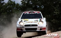Umberto Scandola con Abarth Grande Punto S2000 en el Rally San Crispino de 2011, puntuable para el Campeonato de Italia de Rallyes.