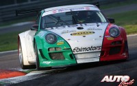 Alessandro Balzan y Giacomo Barri con el Porsche 911 GT3 R del equipo Ebimotors durante la prueba disputada en el circuito de Monza del Campeonato Italiano de GT 2012.
