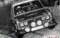 Salvador Serviá con su SEAT 1430/1.800 Grupo 4 a su paso por el Turini en el Rallye de Montecarlo de 1977.