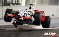 Giancarlo Fisichella con Force India VJM01 en el circuito urbano de Marina Bay, durante el Gran Premio de Singapur de Fórmula 1 de 2008.