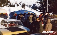 Por el improvisado "VIP Paddock" instalado por el Pub Seis Peniques en el Col de Turini se acercaron numerosos aficionados que fueron obsequiados con café irlandés bien calentito.