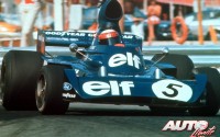 Jackie Stewart con el Tyrrell-Ford 006 durante el Gran Premio de Mónaco de 1973, disputado en el circuito urbano de Montecarlo.