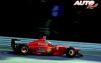 Michael Schumacher con el Ferrari F310 con motor Ferrari 046 3.0 V10 de la temporada 1996.