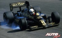 Elio de Angelis con el Lotus 97T con motor Renault EF15 1.5 V6 Turbo de la temporada 1985.