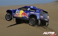 Nasser Al Attiyah con el Volkswagen Race Touareg 3 en el Rally Dakar 2011.