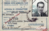 Esta es la licencia de piloto de Alberto Ascari para la temporada de 1949, solo unos años antes de que se proclamara Campeón del Mundo de Fórmula 1 en 1952 y 1953. Incluso en las fotos tenía cara de velocidad.