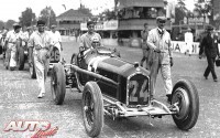 Tazio Nuvolari a bordo de un Alfa Romeo en el Gran Premio de Italia de 1932.