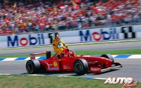 Al finalizar el GP de Alemania de 1997, disputado en el circuito de Hockenheim, Giancarlo Fisichella volvió a boxes montado sobre el Ferrari F310B de Michael Schumacher. El piloto italiano había sufrido una avería en su monoplaza Jordan-Peugeot 197 a cinco vueltas de la bandera de cuadros.