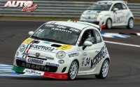Emanuele Moncini durante la carrera disputada en el circuito alemán de Oschersleben puntuable para el Trofeo Abarth 500.