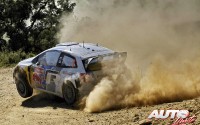 Jari-Matti Latvala con el Volkswagen Polo R WRC en el Rally de Portugal 2013, puntuable para el Campeonato del Mundo de Rallyes WRC.