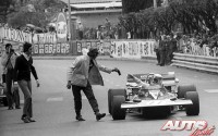 Al finalizar el Gran Premio de Mónaco de 1971, Jackie Stewart debió pensar que no hay nada mejor que un buen refresco para aliviar la sed, tras obtener la victoria al volante de su Tyrrell 003-Ford Cosworth DFV V8.