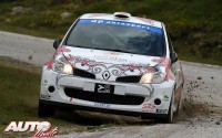 Egoi Valdés con el Renault Clio RS R3 en un tramo del Rally de Bulgaria 2010, puntuable para el Campeonato del Mundo de Rallyes Junior JWRC.
