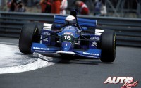 Bertrand Gachot con el Pacific PR02 - Ford Cosworth EDC 3.0 V8 durante el Gran Premio de Mónaco de 1995, disputado en el circuito de Montecarlo.