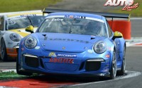 Kevin Estre al volante de su Porsche 911 GT3 Cup durante la prueba de la Porsche Supercup 2013 disputada en el circuito de Nürburgring (Alemania).
