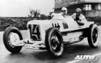 El 11 de Julio de 1926, al volante de un Mercedes Monza, el joven Rudolf Caracciola obtenía su primera victoria en el Grand Prix de Alemania, disputado en el circuito de Avus bajo unas condiciones climatológicas adversas.