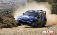 Peter Solberg con el Subaru Impreza WRC durante el Rally Acrópolis de 2008, puntuable para el Campeonato del Mundo de Rallyes WRC.