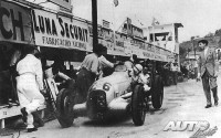 Rudolf Caracciola a bordo de su Mercedes W25 durante el Grand Prix de España de 1935, disputado en el circuito de Lasarte (San Sebastián), en donde obtuvo la victoria.