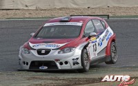 Joan Vinyes al volante del Seat León Supercup en una prueba del Campeonato de España de Resistencia "CER" 2012, disputada en el Circuito del Jarama.