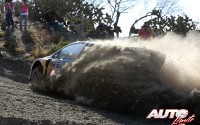 Sébastien Ogier con el Volkswagen Polo R WRC durante el Rally de México 2013, puntuable para el Campeonato del Mundo de Rallyes WRC.