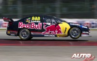 Craig Lowndes con su Holden Commodore VF, durante la carrera disputada en el Adelaide Street Circuit, puntuable para el Campeonato Australiano de Turismos V8 Supercar 2013.