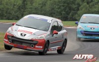 Jean-Patrick Caillet con el Peugeot 207 THP Coupe durante una prueba de la Copa Peugeot 207 THP 2010 disputada en Francia.