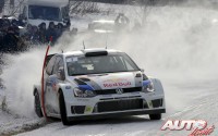 Jari-Matti Latvala con el Volkswagen Polo R WRC durante el Rally de Montecarlo 2013, puntuable para el Campeonato del Mundo de Rallyes WRC.