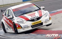Gordon Shedden, con el Honda Civic 2000 NGTC, en la prueba disputada en el circuito de Donington Park, puntuable para el Campeonato Británico de Turismos BTCC 2012.