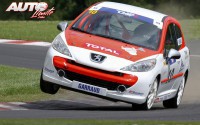 Clement Garraud en una prueba de la Copa Peugeot 207 THP 2009 de Francia.