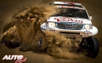 Marek Dabrowski con el Toyota Hilux en el Silk Way Rally 2013.