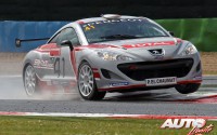 Pierre-Etienne Chaumat en la prueba de la Peugeot RCZ Racing Cup 2012 disputada en el circuito de Magny Cours (Francia).