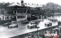 El X ADAC Eifelrennen de 1936 se disputó en el mes de junio bajo unas condiciones climatológicas adversas. Allí, sobre el trazado de Nürburgring, Bernd Rosemeyer obtendría bajo la niebla una de sus victorias más recordadas.