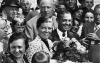 Bernd Rosemeyer y la aviadora Elly Beinhorn contraían matrimonio el 13 de junio de 1936.