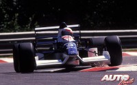 Satoru Nakajima al volante del Tyrrell 019 - Ford Cosworth 3.5 V8 durante el GP de Bélgica de 1990, disputado en el circuito de Spa-Francorchamps.