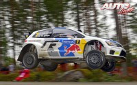Jari-Matti Latvala con el Volkswagen Polo R WRC en el Rally de Finlandia 2013.