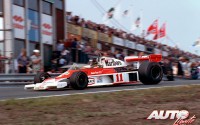 James Hunt, con el McLaren-Ford M23, durante el Campeonato del Mundo de Fórmula 1 de 1976 en el cual se proclamó campeón.