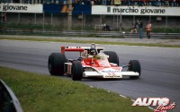 James Hunt con su McLaren M23 en el GP de Italia de 1976, disputado en el circuito de Monza.