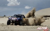 Nasser Al Attiyah con el Buggy V8 durante una de las etapas del Rally Dakar 2013.
