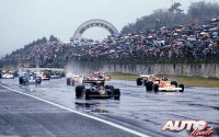 Bajo un aguacero persistente, James Hunt ganó el título en la última prueba de la temporada 1976, disputada el circuito de Fuji (GP de Japón).