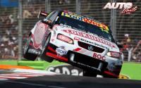 Fabian Coulthard al volante del Holden Commodore V8 Supercar, durante la prueba disputada en el circuito urbano "Gold Coast" de Queensland, puntuable para el Campeonato Australiano de Turismos V8 Supercars 2012.