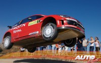 Sébastien Loeb con el Citroën C4 WRC en el Rally Acrópolis (Grecia) de 2007.