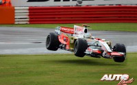 Adrian Sutil con el Force India-Ferrari VJM01 durante el Gran Premio de Gran Bretaña de Fórmula 1 2008, disputado en el circuito de Silverstone.